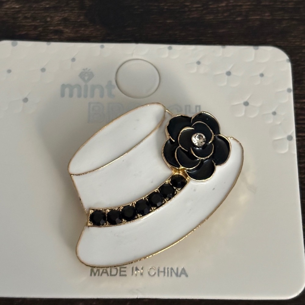 Brooch White Enamel Sun Hat Pin Black Floral Rhinestone Gold Tone Accent